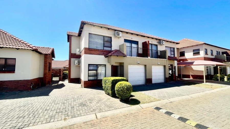 To Let 3 Bedroom Property for Rent in Waterval East North West